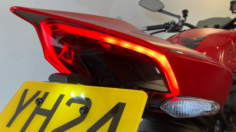 Ducati Streetfighter V2 (22MY)